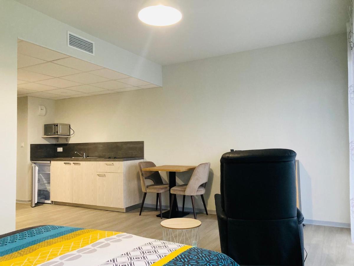 Residence Services Seniors Монтиньяк Экстерьер фото