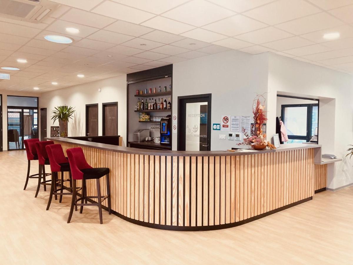 Residence Services Seniors Монтиньяк Экстерьер фото